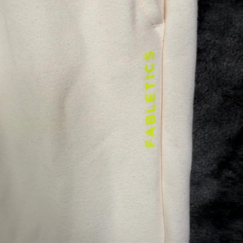 Fabletics Weekend Baggy Jogger Pants Ivory Drawstring Elastic Size Medium - Picture 3 of 9